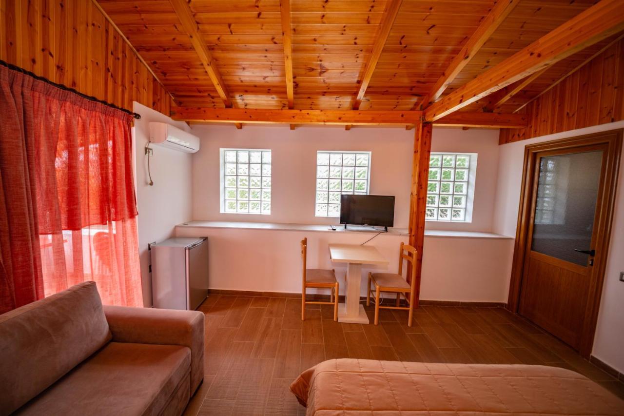 Guest House Luiza Borsh Zewnętrze zdjęcie